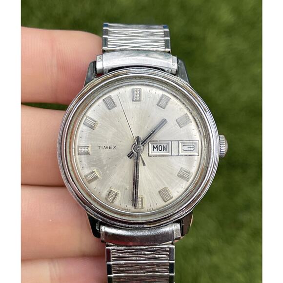 Vintage Men's TIMEX Mechanical Watch, Day/Date 16850 2773 Runs - Picture 1 of 8
